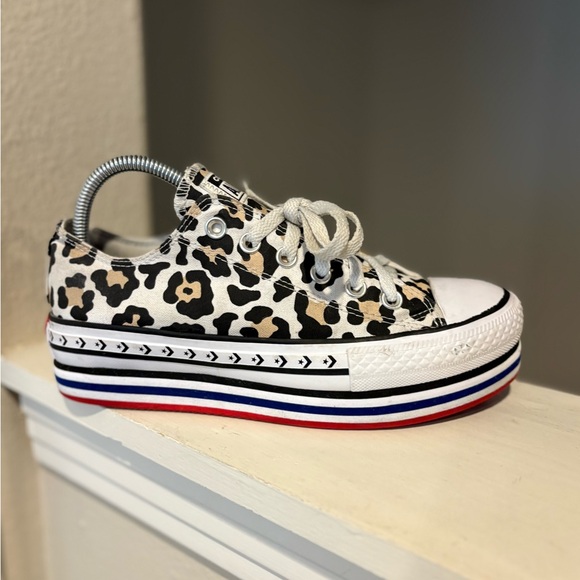 Converse Leopard Print Women's Sneakers Size 7.5 Platform Chuck Taylor Cheetah - Picture 2 of 9